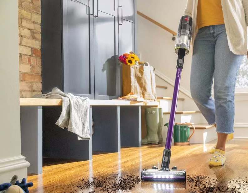 Bissell CleanView XR Pet 300W Stick Vacuum - Image 2