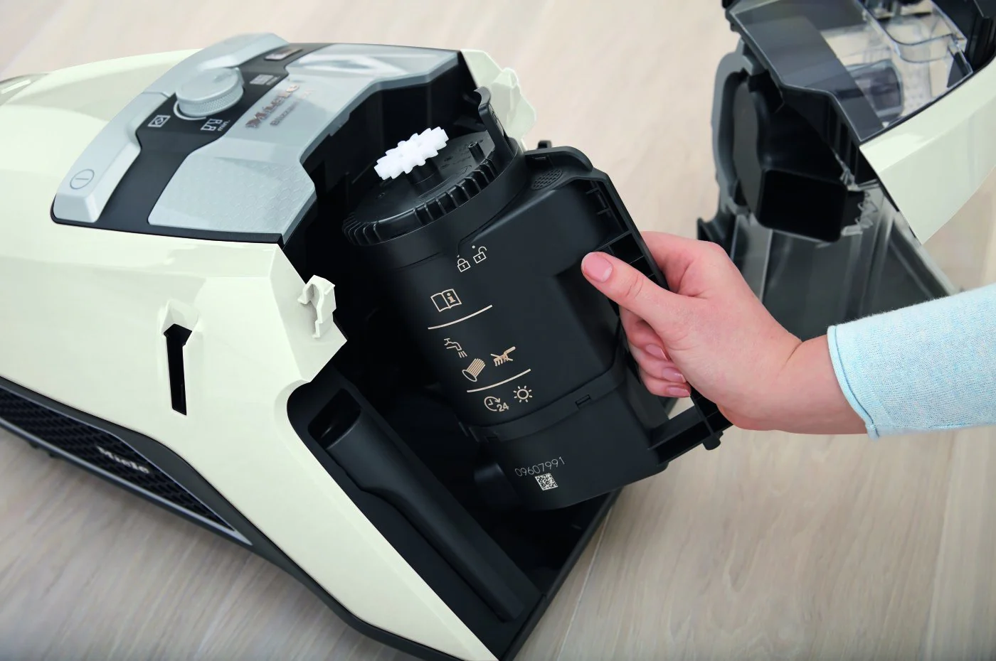 Miele Blizzard CX1 Cat & Dog Bagless Canister Vacuum Cleaner - Image 3